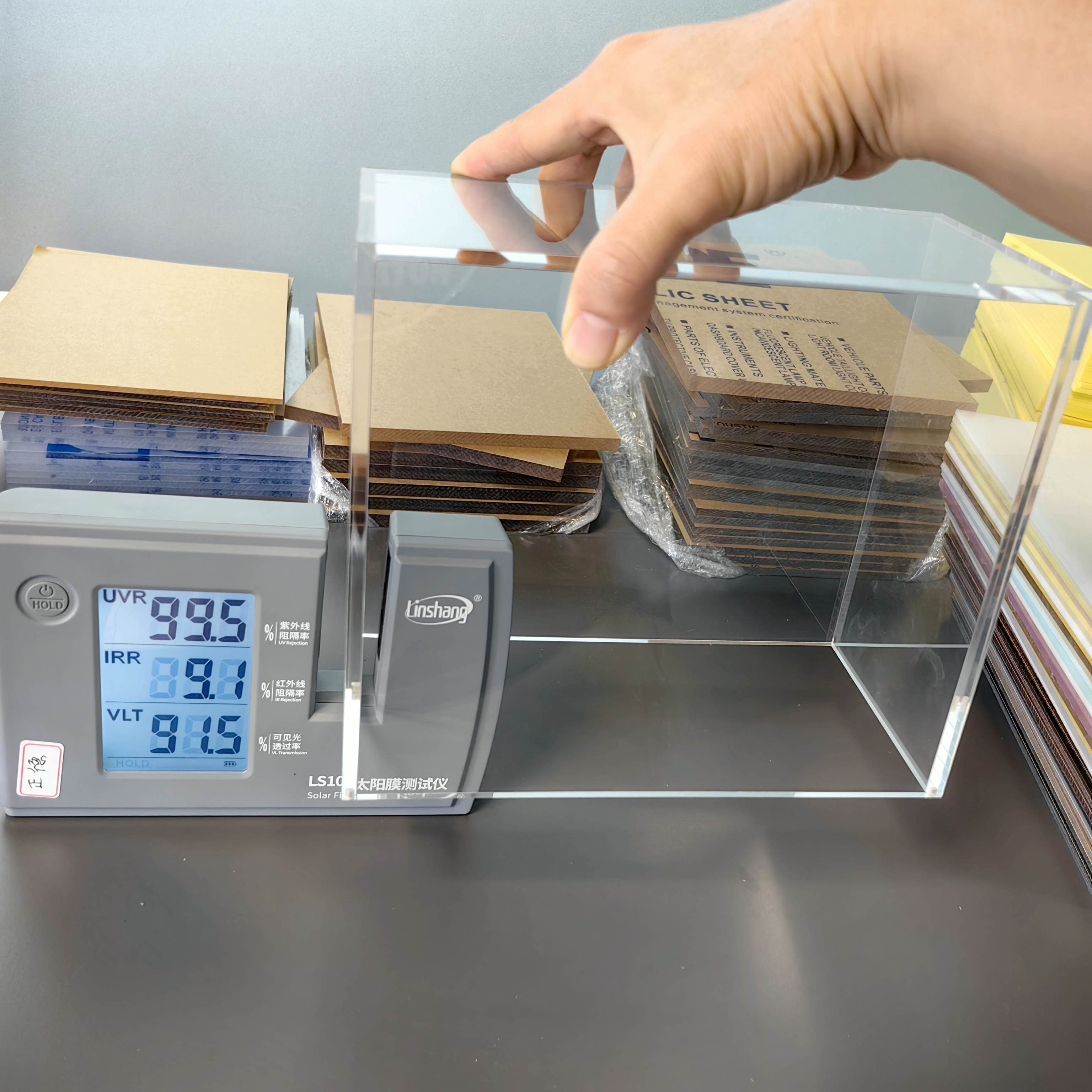 %99 UV korumalı Manyetik Moder - Display Case Acrylic incelemesi ve fiyatı